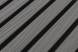 SILVER GREY - Zwarte strepen - Gevelbekleding – Composiet | 290 x 22 cm | Gevel | Tuin